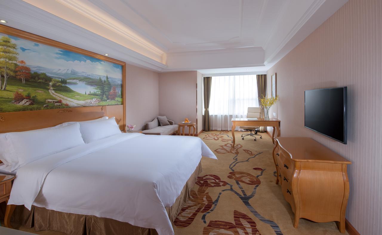 שנג'ן Vienna Hotel - Da Ju Yuan Branch מראה חיצוני תמונה